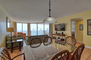 Dining - Surfmaster 1010 - Two-bedroom, two-bath oceanfront condo (Garden City Beach)
