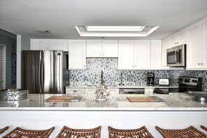 Fridge, microwave, oven, stovetop - Surfmaster 108 - Three-bedroom, three-bath first-floor oceanfront condo (Garden City Beach)