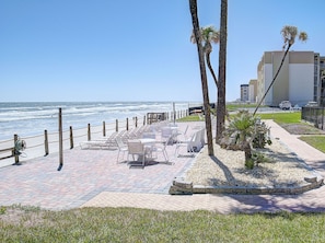 屋外ダイニングエリア