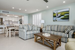 Fernseher, DVD-Player, Stereoanlage