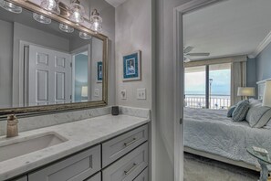 Shower, towels - Surfmaster 111 - One-bedroom, one bath oceanfront condo (Garden City Beach)