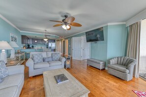 DVD player - Surfmaster 204 - Two-bedroom, two-bath oceanfront condo (Garden City Beach)