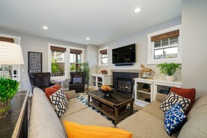 Smart TV, fireplace, ping pong, books