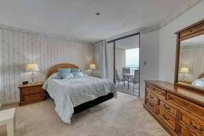 2 bedrooms, free WiFi, bed sheets - Surfmaster 205 - Two-bedroom, two-bath oceanfront condo (Garden City Beach)