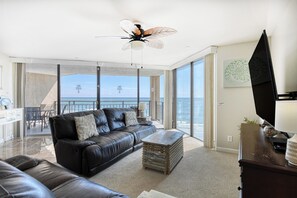 DVD player - Surfmaster 307 - Three-bedroom, three-bath oceanfront condo (Garden City Beach)