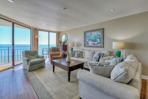 DVD player - Surfmaster 904 - Two-bedroom, two-bath oceanfront condo with pools (Garden City Beach)