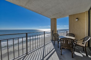 Outdoor dining - Surfmaster 909 - One-bedroom, one-and-a-half-bath oceanfront condo with pools (Garden City Beach)