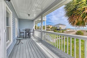 Outdoor dining - Moonlighting Whole House - Eight Bedroom Eight Bath Home w/pool (Myrtle Beach)