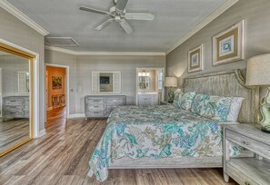 8 bedrooms, free WiFi, bed sheets - Moonlighting Whole House - Eight Bedroom Eight Bath Home w/pool (Myrtle Beach)
