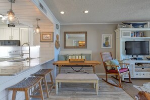 Interior - Ocean Cove 106 - Three Bedroom, Two 1/2 Bath Oceanfront Condo (Garden City Beach)