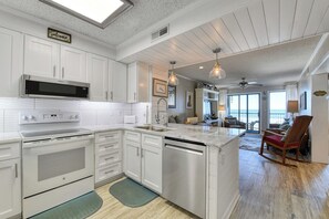 Private kitchen - Ocean Cove 106 - Three Bedroom, Two 1/2 Bath Oceanfront Condo (Garden City Beach)