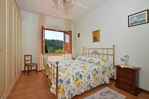 Family Villa, 6 Bedrooms, Mountainside (Villa Medicina) | 6 bedrooms, iron/ironing board, free WiFi, bed sheets