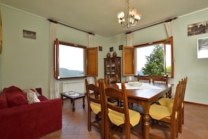 Family Villa, 6 Bedrooms, Mountainside (Villa Medicina) | Dining room