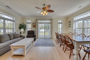 Dining - Z's Retreat - Four-bedroom, Three & 1/2 Bath Duplex with Private Pool (Garden City Beach)