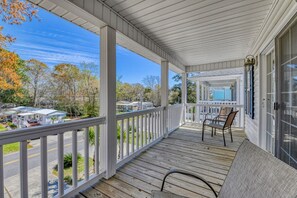 Property grounds - Z's Retreat - Four-bedroom, Three & 1/2 Bath Duplex with Private Pool (Garden City Beach)