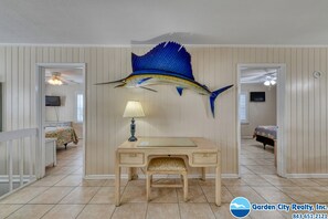 Room - Rucker Cottage - Crabbing & fishing off floating dock, private pool (Garden City Beach)