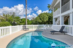 Pool - Rucker Cottage - Crabbing & fishing off floating dock, private pool (Garden City Beach)