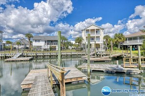 Exterior - Rucker Cottage - Crabbing & fishing off floating dock, private pool (Garden City Beach)