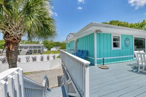 Terrace/patio - Charming Coastal - 5 Bedroom, 4 Bath Beach House with Private Pool (Garden City Beach)