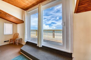 Interior - Thomas House - Six Bedroom, Three Bath Oceanfront Home (Garden City Beach)