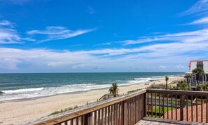 Beach - Thomas House - Six Bedroom, Three Bath Oceanfront Home (Garden City Beach)