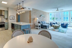 TV - HEATED Community Pool, Private Fishing Pier! Fabulous Views! (Port Aransas)