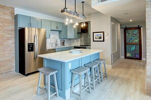 Fridge, microwave, oven, stovetop - HEATED Community Pool, Private Fishing Pier! Fabulous Views! (Port Aransas)