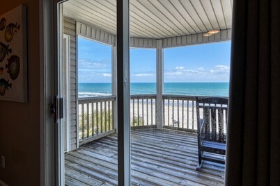 T's Treasure's - Eight-bedroom, eight-bath oceanfront duplex w/ pool