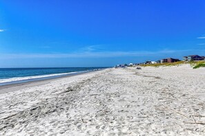 På stranden