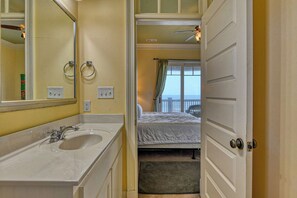 8 bedrooms, iron/ironing board, free WiFi, bed sheets