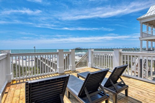 Seascape - Oceanfront Eight Bedroom Home by the Pier