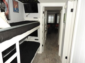 1 bedroom, iron/ironing board, free WiFi - Duneside III 304, Oceanfront Condo close to Garden City Pier (Garden City Beach)