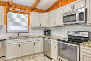 Fridge, microwave, oven, stovetop - La Haina Channel front home (Garden City Beach)