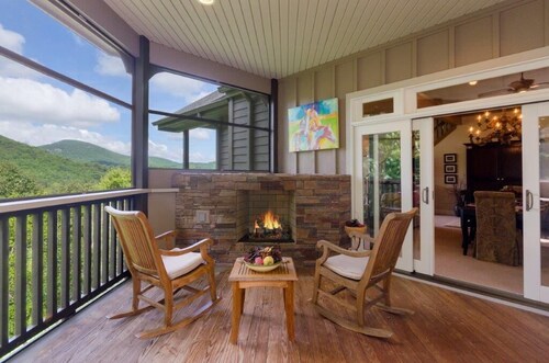 Amazing Mountain Views from this wonderful Old Edwards Club Condo