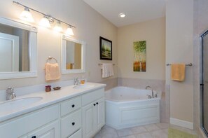 Bruser, boblebadekar, hårtørrer, håndklæder