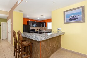 Fridge, microwave, oven, stovetop - Casa de D'Angelo: Stunning ocean view from 4th floor with pool and hot tub (Puerto Peñasco Centro)