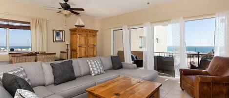 Fernseher, DVD-Player, Stereoanlage