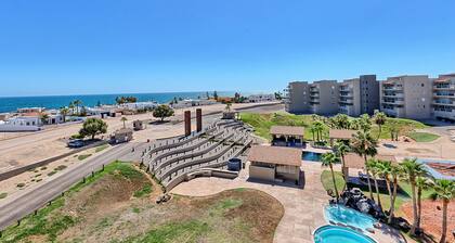 Casa de D'Angelo: Stunning ocean view from 4th floor with pool and hot tub