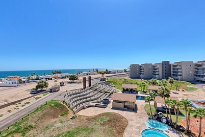 Casa de D'Angelo: Stunning ocean view from 4th floor with pool and hot tub