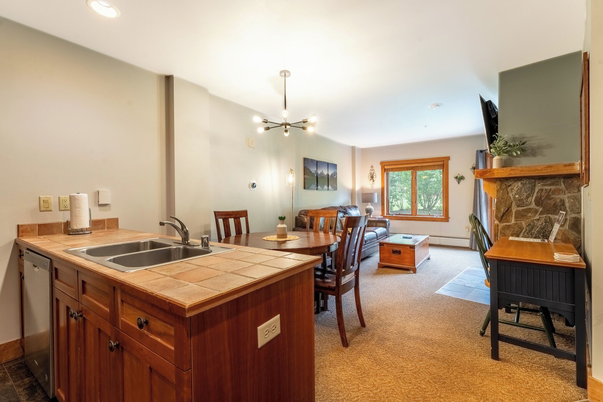 Private Walkout Patio, Mountain Views, Gas Fireplace, Shared Pool and Hot Tub