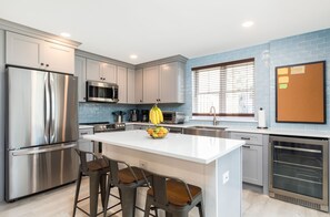 Réfrigérateur, lave-vaisselle, cafetière/bouilloire