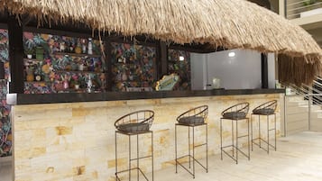 Bar en bord de piscine