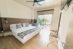 高級雙人房 | 免費無線上網、床單