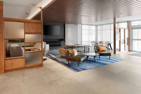 Lobby. Fairfield Inn & Suites by Marriott Stony Creek