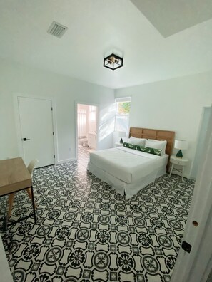 5 bedrooms, desk, iron/ironing board, travel cot