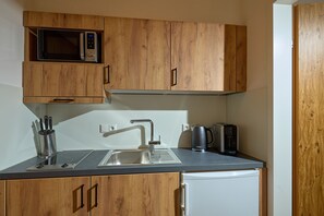 Fridge, cookware/dishes/utensils - 1208 Good Times Apartment 8 (Gaschurn)