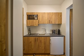 Fridge, cookware/dishes/utensils - 1208 Good Times Apartment 8 (Gaschurn)