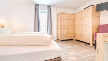 2 Schlafzimmer, Bügeleisen/Bügelbrett, kostenloses WLAN