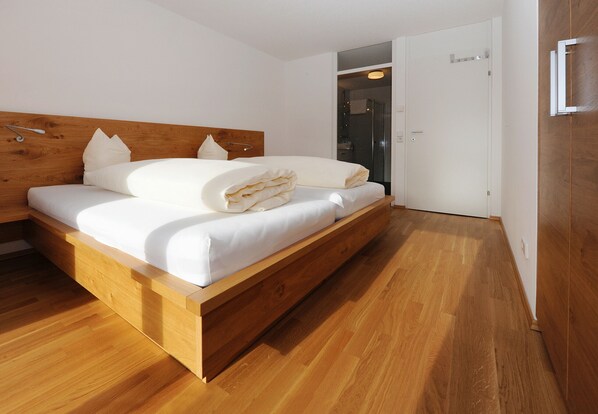 4 habitaciones, tabla de planchar con plancha y wifi gratis 