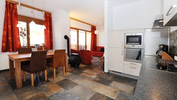 Kühlschrank, Mikrowelle, Ofen, Geschirrspüler